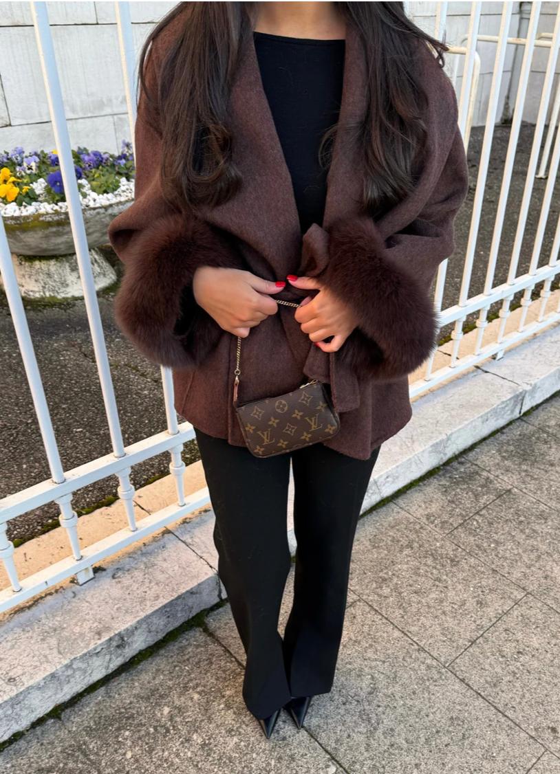 Éclat™ – Elegant Wool Coat with Removable Fur Details