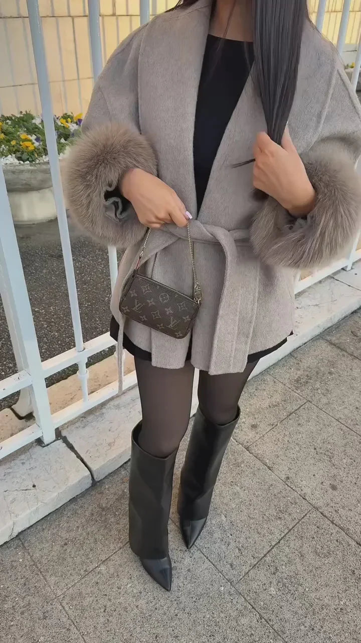Éclat™ – Elegant Wool Coat with Removable Fur Details